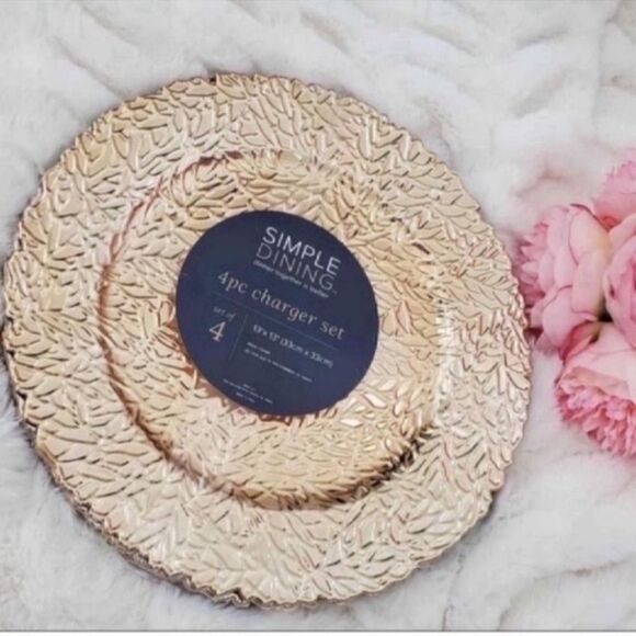 New Simple Dining 4 pc Gold Charger set - Picture 1 of 11